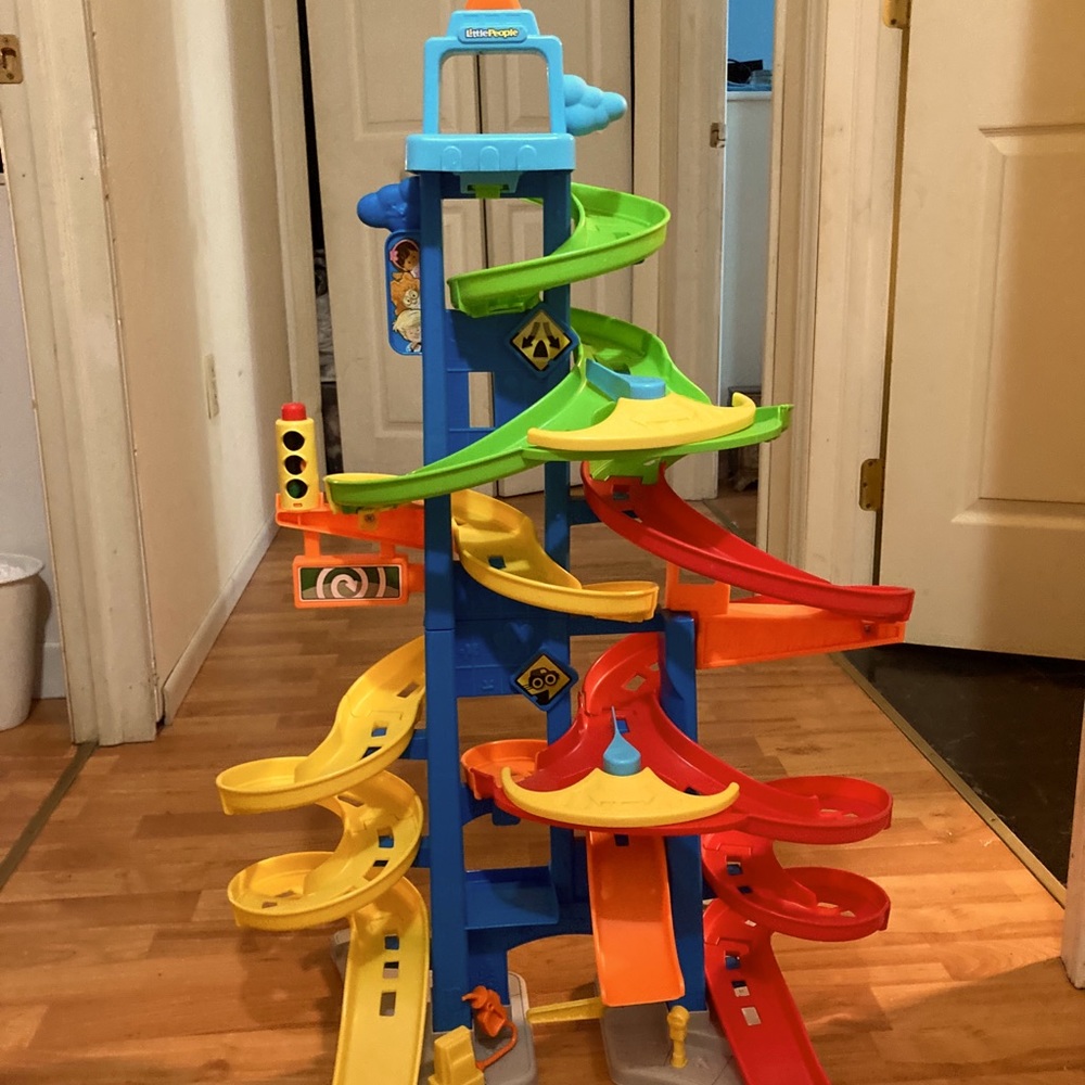 2014 Little People City Skyway racetrack